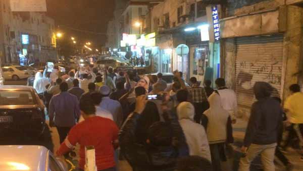 الأمن البحريني يستخدم المروحيات لقمع تظاهرة في قلب العاصمة ويعتقل قيادياً في الوفاق