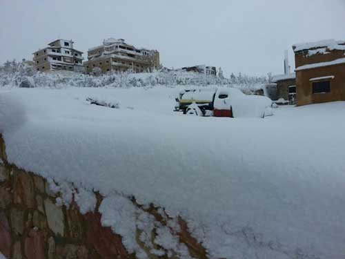 عصف &rsquo;زينة&rsquo; يتسع: لبنان يكتسي بالأبيض من جسر المدهون إلى أقاصي الجنوب.. وبلداته مقطعة الأوصال  