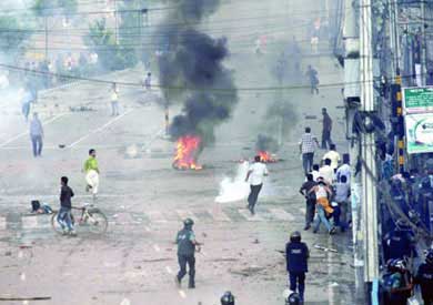 34 قتيلاً على الأقل في أعمال عنف بسبب الانتخابات في بنغلادش