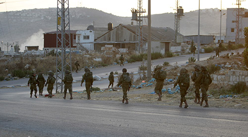 المستوطنون الصهاينة يدنسون الاقصى مجدداً 