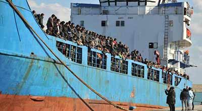 عملية إنقاذ جديدة لمهاجرين غير شرعيين عبر إيطاليا