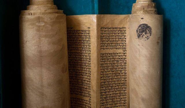 &rsquo;اسرائيل&rsquo; تسرق أرشيف يهود العراق بمساعدة أمريكية!
