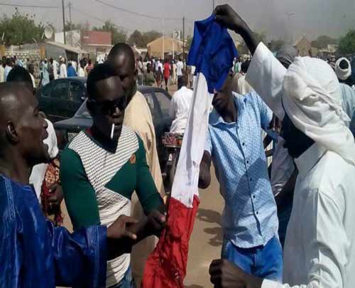 الاحتجاجات على الإساءة للرسول (ص) تعّم العالم الاسلامي