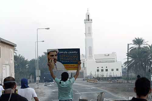 تظاهرات حاشدة بالبحرين احتجاجاً على اعتقال الشيخ سلمان
