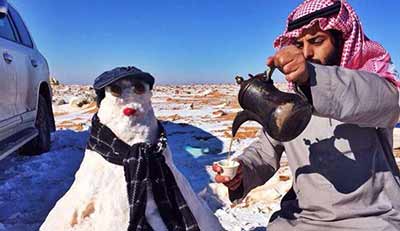 داعية سعودي يُحرّم صناعة &rsquo;رجل الثلج&rsquo;