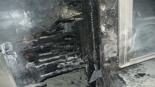 مستوطنون احرقوا مبنى تابعاً لكنيسة في القدس المحتلة.. وشعارات عنصرية بنابلس