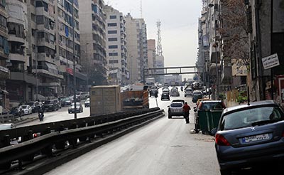 حملة إزالة الشعارات السياسية والحزبية تتواصل 