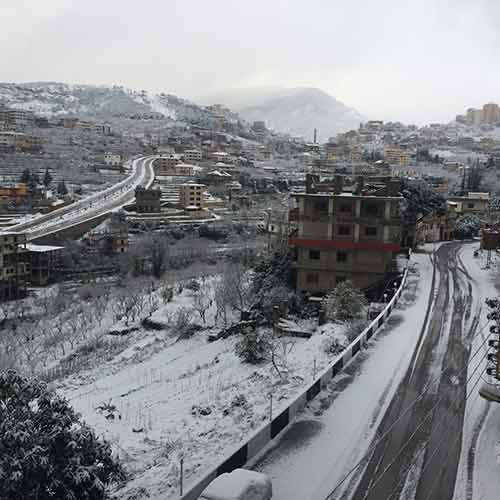  لبنان مكلل بالأبيض