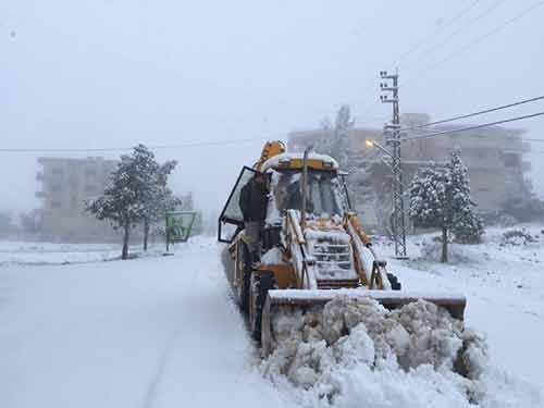  لبنان مكلل بالأبيض