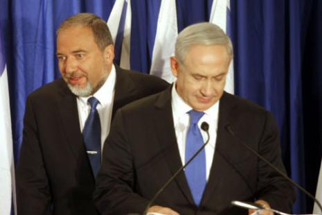 ليبرمان يهاجم نتنياهو: لا يمكن أن يقدم الوعظ والارشاد للعالم في كيفية مكافحة الارهاب