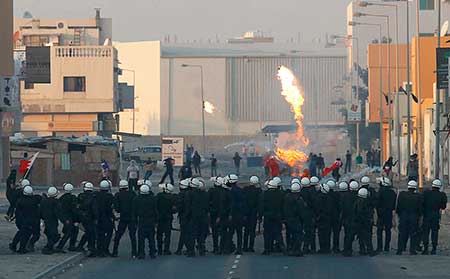 البحرين: مدير القضاء العسكري يقرّ بتجنيد أمنيي النظام خارج المملكة