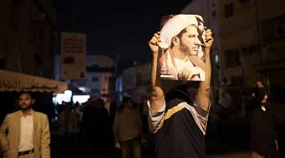 سيارات تابعة لوزارة الداخلية البحرينية تقتحم منزل الشيخ سلمان ليلاً