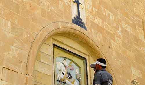 بالصور.. الدواعش يدمرون كنائس نينوى