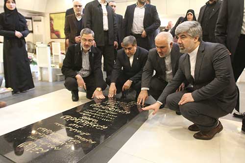وزير الثقافة الإيراني يزور ضريح الشهيد مغنية