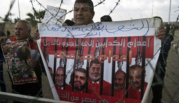 مصر.. إحالة أوراق محمد بديع و21 &rsquo;إخوانياً&rsquo; إلى المفتي