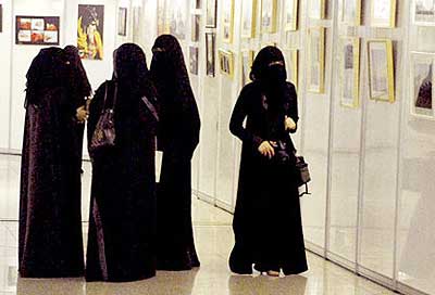 اللجوء السياسي: سبيل السعوديات للهرب من قمع المملكة