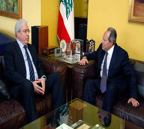 الرئيس لحود دعا الى تفعيل عمل الحكومة