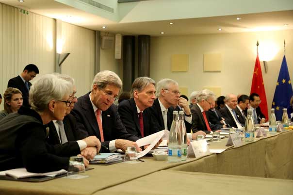 &rsquo;إشارات إيجابية&rsquo; في محادثات لوزان النووية.. ولا وثيقة سياسية حتى الآن