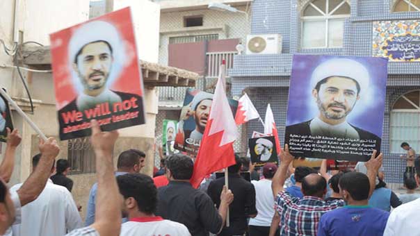 القضاء البحريني يجدد حبس الأمين العام لجمعية الوفاق الشيخ علي سلمان حتى 20 أيار المقبل