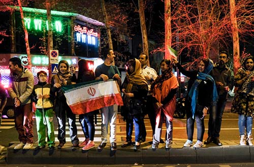 بالصور.. الإيرانيون يحتفلون بانتصارهم &rsquo;النووي&rsquo; في لوزان