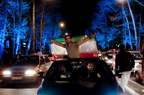 بالصور.. الإيرانيون يحتفلون بانتصارهم &rsquo;النووي&rsquo; في لوزان