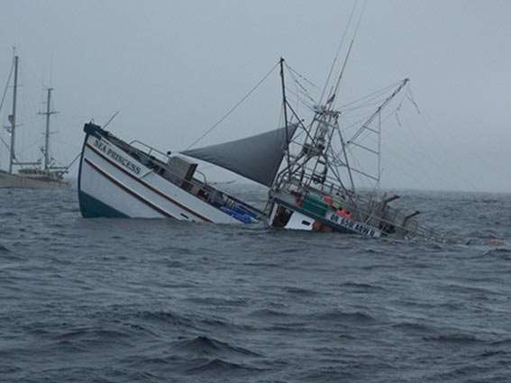 مصرع 54 بحارا في غرق سفينة صيد روسية في بحر أخوتسك