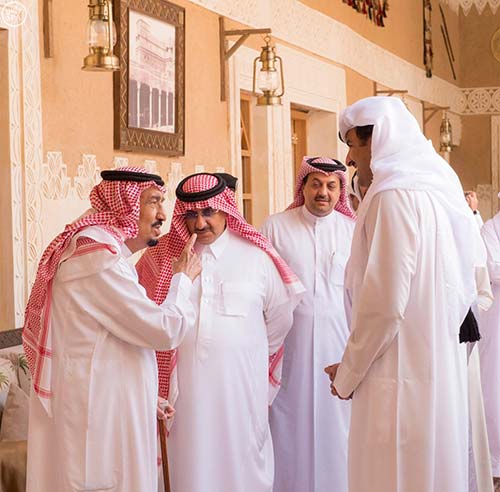 سلمان استقبل أمير قطر.. واستعرض امامه قصر &rsquo;العوجا&rsquo;