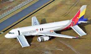 جرحى خلال خروج طائرة كورية جنوبية عن المدرج في مطار ياباني