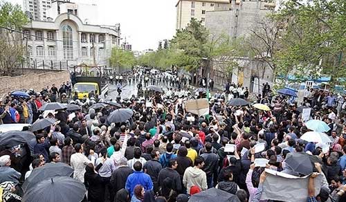 إيران: مظاهرة شعبية غاضبة أمام السفارة السعودية في طهران