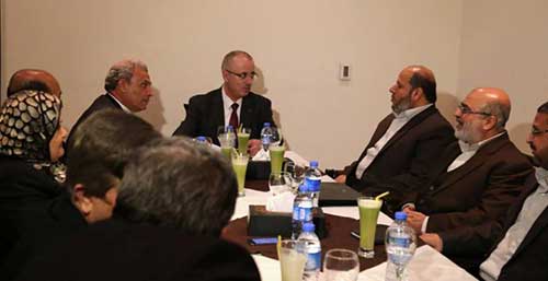 تواصل السجالات بين حكومة التوافق و&rsquo;حماس&rsquo; حول ملفي المعابر والموظفين