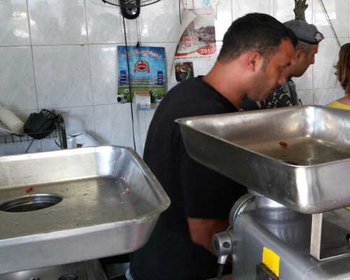 وزير الصحة اوفد فريقا من المراقبين الصحيين الى عكار لمعاينة الملاحم  