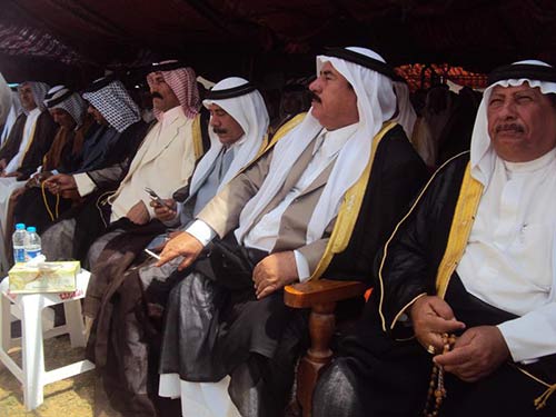 شيوخ الانبار يطالبون العبادي بالسماح بدخول الحشد الشعبي الى المحافظة للتصدي لـ&rsquo;داعش&rsquo;