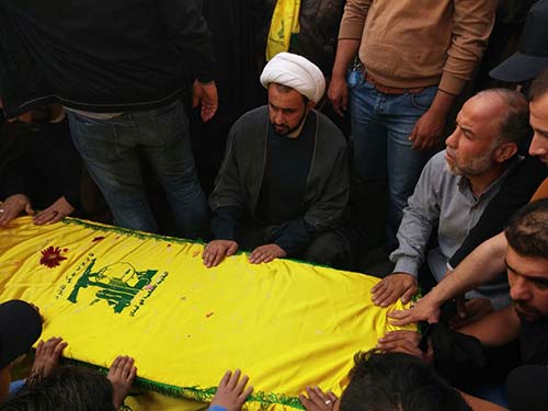 حزب الله وأهالي مدينة بعلبك شيّعوا الشهيد المجاهد حمزة حسين زعيتر
