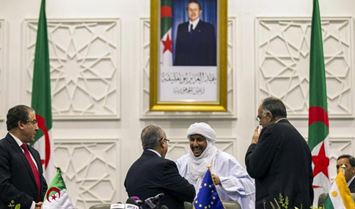 مالي: &rsquo;مسلحو الطوارق&rsquo; يوقعون اتفاقا مبدئيا للسلام والمصالحة