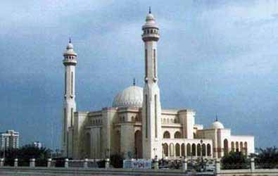 السلطات البحرينية تعزّز وجودها الأمني في محيط المساجد