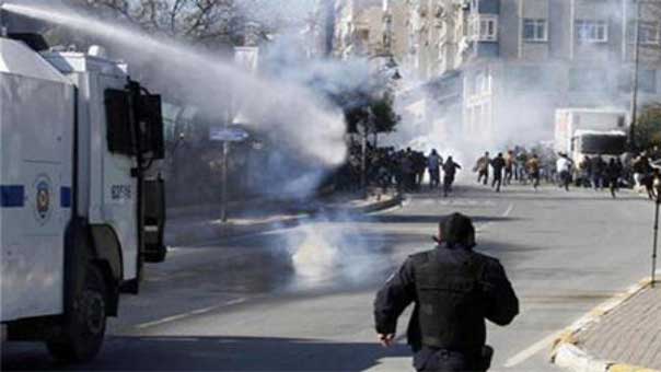 بهذه الطريقة تكرم سلطات تركيا والبحرين العمال