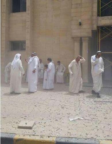 إدانات واسعة للجريمة التي إستهدفت المصلين في مسجد الامام الصادق (ع) بالكويت