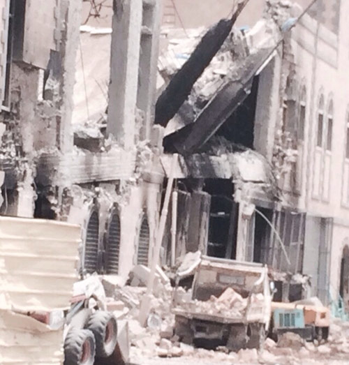 ما هو مجمع الدفاع الذي استهدفه العدوان السعودي في صنعاء اليوم؟