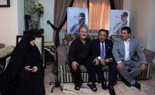 النائب الكويتي عبد الحميد دشتي يزور والد القائد الشهيد عماد مغنية
