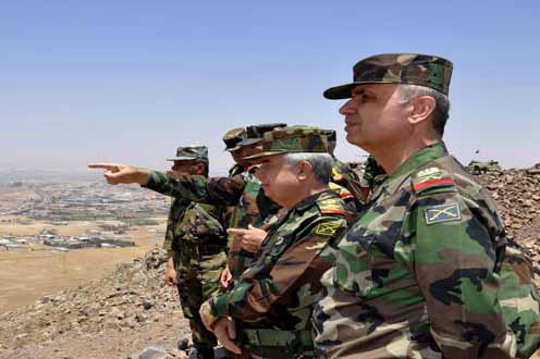 رئيس هيئة الأركان العامة للجيش العربي السوري يتفقد إحدى التشكيلات المقاتلة في المنطقة الجنوبية