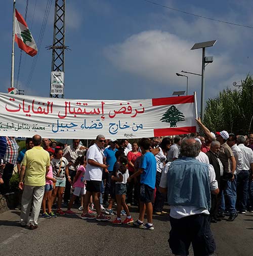 اعتصام في عمشيت رفضاً لإدخال النفايات إلى مكب حبالين 