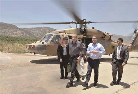  يعلون يصطحب كارتر في جولة على الحدود الشمالية 