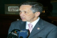 عضو كونغرس أميركي من دمشق : الرئيس الأسد واضح في سعيه إلى خلق سورية جديدة... وهو يحظى بكثير من المحبة والتقدير من السوريين 