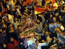 تجمعات جماهيرية سورية حاشدة في عدد من المحافظات تنديدا بقرار الجامعة العربية 