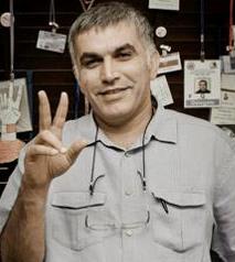 رئيس مركز البحرين نبيل رجب يتعرض للضرب من قبل ضابط أمن

