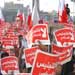 البحرينيون يحيون ذكرى انطلاق ثورة "14 فبراير" على وقع قمع السلطات للمسيرات السلمية