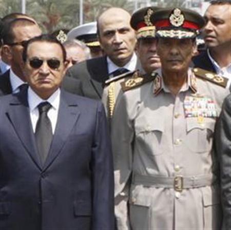 وثائق "ستراتفور": الجيش المصري خطط للإطاحة بمبارك لمنعه من توريث ابنه جمال



