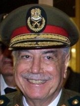 العماد طلاس يكذب الشائعات عن لجوئه الى فرنسا
