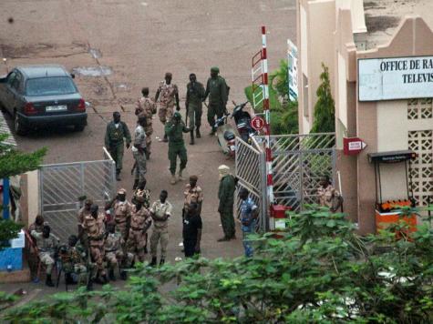 قائد الإنقلاب في مالي ينفي شائعات مقتله ووزير الخارجية اللبناني يؤكد للانتقاد أن "الجالية هناك بخير"

