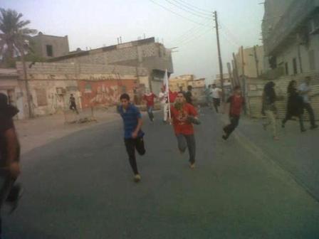 البحرين: قوات الأمن تحاصر 40 منطقة لمنع خروج عشر مسيرات للمعارضة